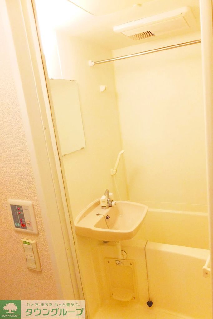 洗面設備　仕様・設備は現況と異なる場合があります。現況優先。