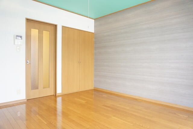 居室・リビング　※中部屋は妻窓なし※