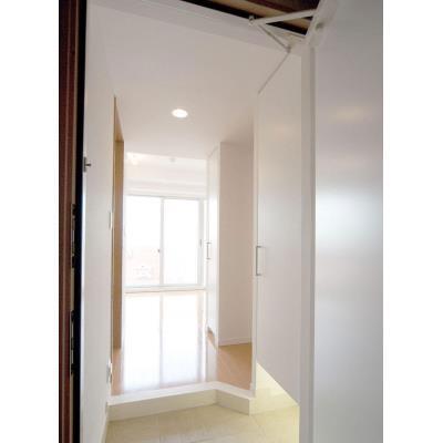 玄関　※同間取り別室参考写真