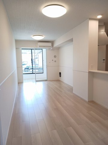 居室・リビング　こちらのリビングで趣味の時間をお楽しみください