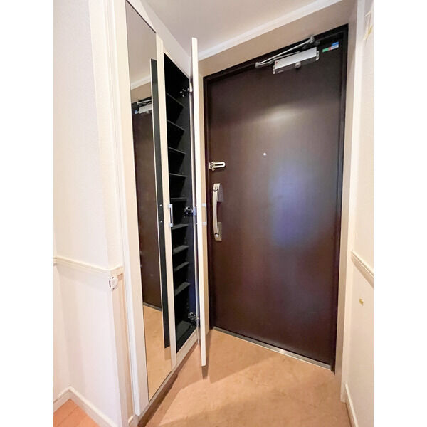 玄関　下駄箱もしっかりついてます！