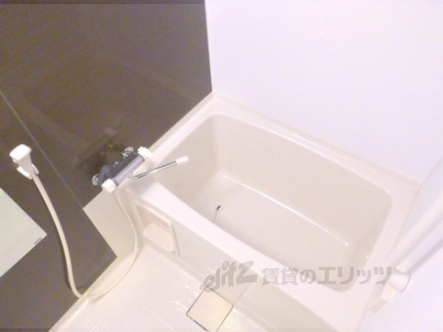 バス・シャワールーム　明るいお風呂です