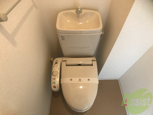 トイレ　トイレにはウォッシュレットも付いているので、便利です。
