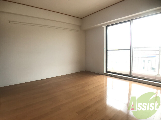 居室・リビング　日当たりが良く、広いため気持ちよく過ごせます。