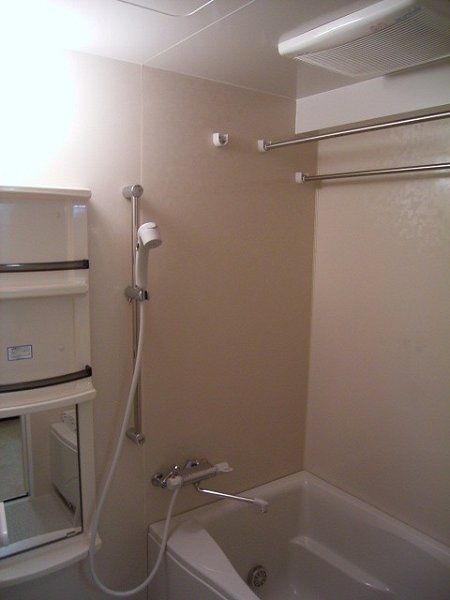 バス・シャワールーム　ゆっくりとバスタイムをお楽しみください♪