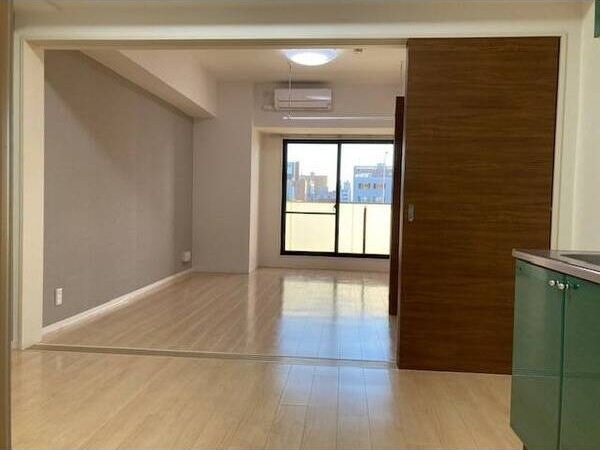 居室・リビング　※写真は同じマンションの違う部屋のものになります。