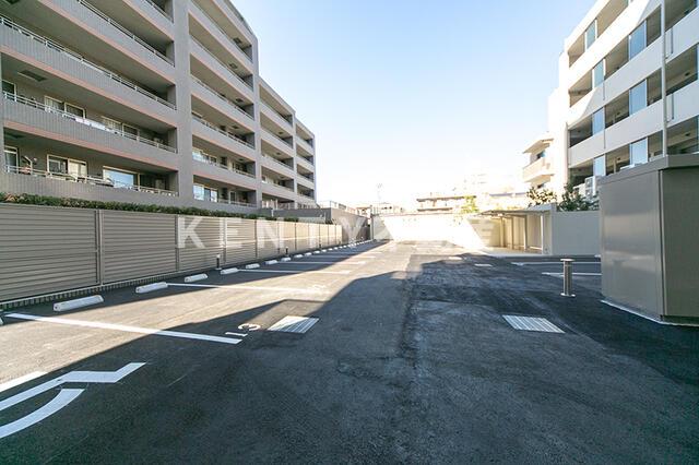 駐車場　駐車場に車を止められます