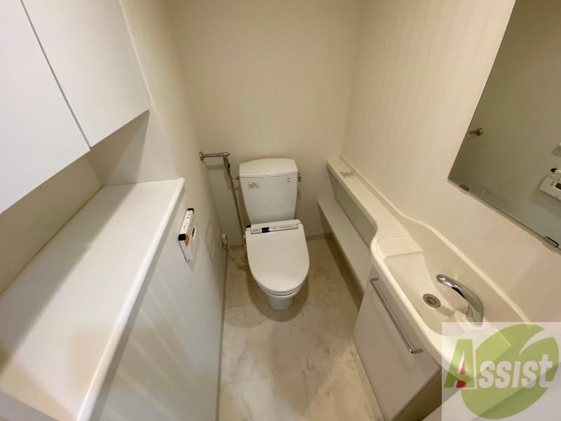 トイレ　ウォシュレット機能がついたトイレ。安心して使用できますね。
