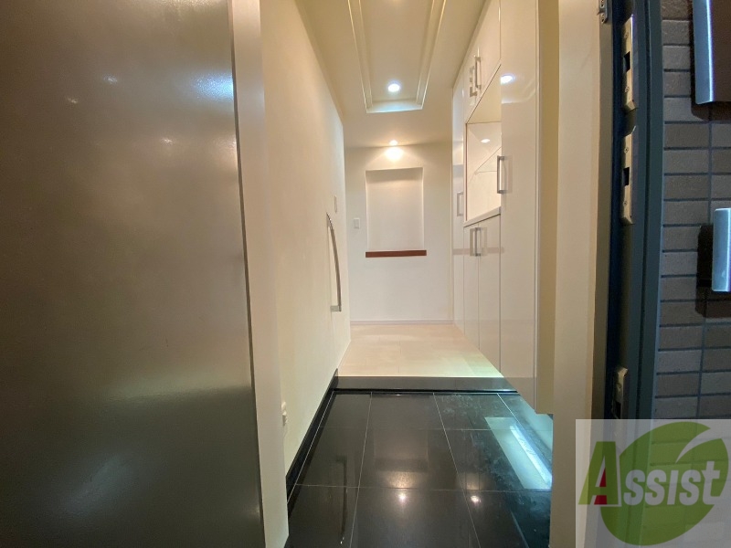 玄関　玄関です。白を基調としていて清潔感があります！