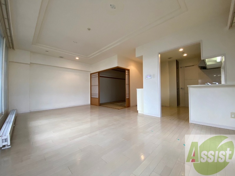 居室・リビング　広くてキレイなお部屋が広がっていて、充実した生活が送れそう。