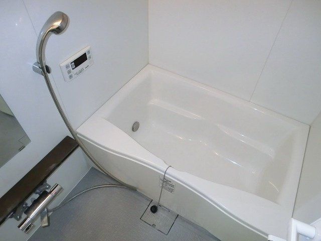 バス・シャワールーム　追焚き浴室　浴室乾燥付き