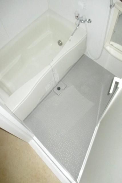 バス・シャワールーム　広いバスルーム