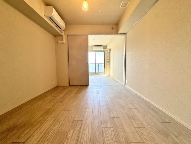 居室・リビング　※別部屋の参考写真です。