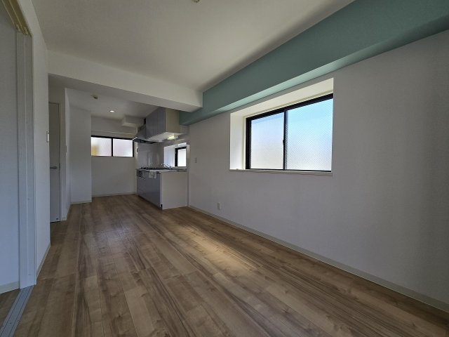 居室・リビング　こちらの居間で趣味の時間をお楽しみください