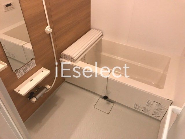 バス・シャワールーム　浴室乾燥機付きバスルームです