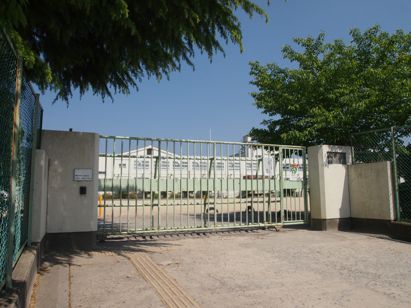 小学校　飛鳥小学校（小学校）まで531m