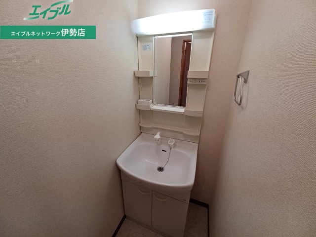 洗面設備　同型参考写真