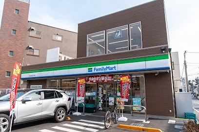 コンビニ　ファミリーマート 杉並本天沼三丁目店（コンビニ）まで285m