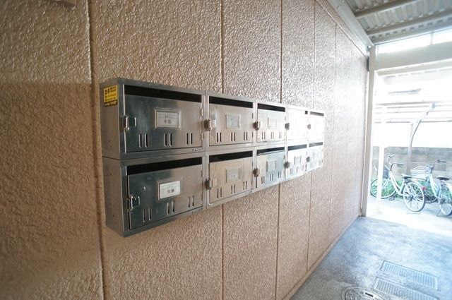 その他設備　お部屋に直接投函されない集合ポストあります！
