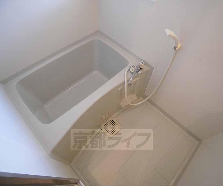 バス・シャワールーム　シャワー付きのお風呂です。