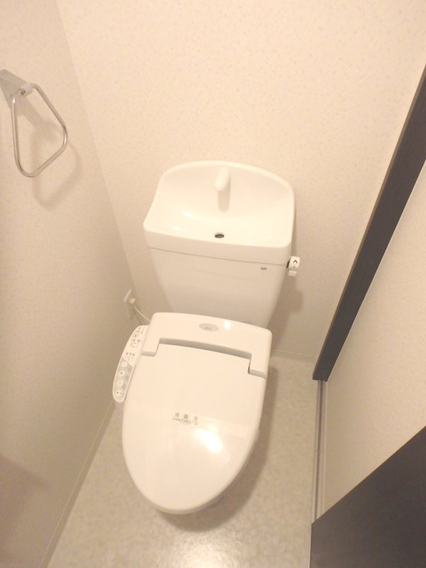 トイレ　ウォシュレット付き
