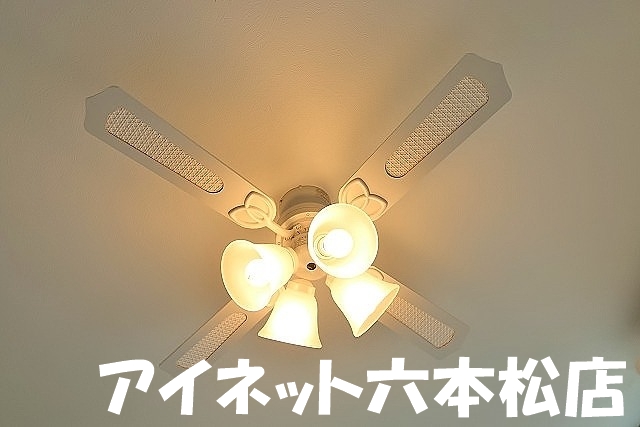 玄関　シーリングファンで快適に過ごせます