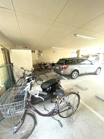 駐車場　イメージとして反転したお部屋となっております 間取り図参照願