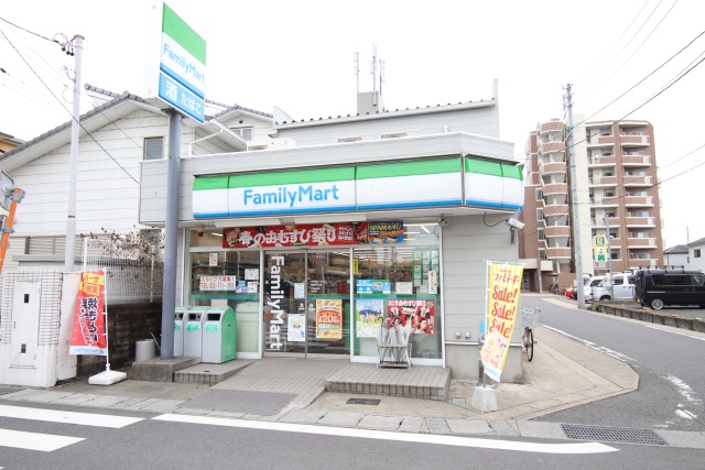 コンビニ　ファミリーマート　名東引山店（コンビニ）まで100m