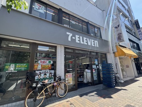 コンビニ　セブンイレブン 広尾駅前店（コンビニ）まで385m