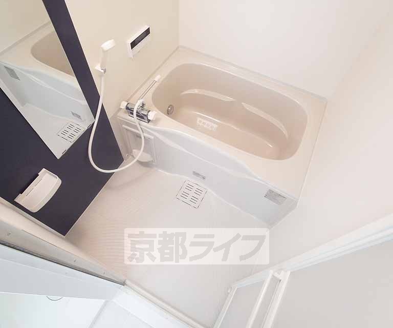 バス・シャワールーム　追い焚き機能付きの浴室です。