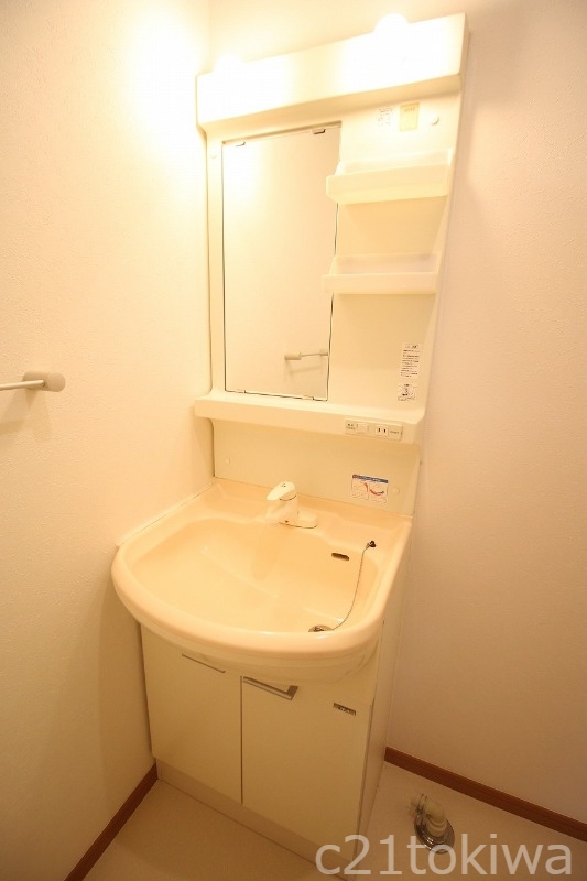 洗面設備　※同建物別部屋写真です