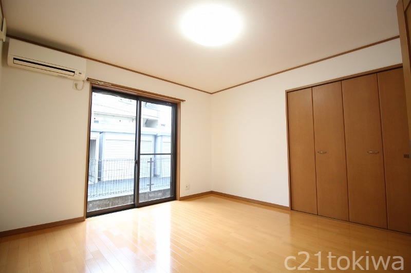 居室・リビング　※同建物別部屋写真です