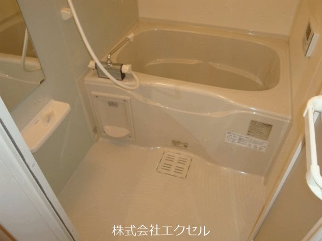 バス・シャワールーム　浴室乾燥機完備です。