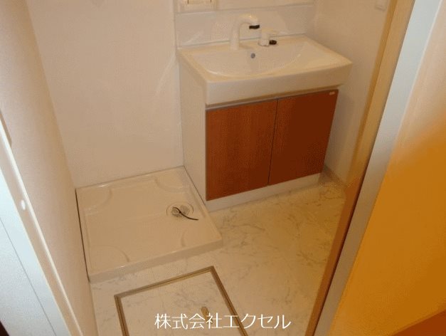 洗面設備　便利な洗髪洗面化粧台です。