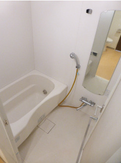 バス・シャワールーム　※別部屋の参考写真です。