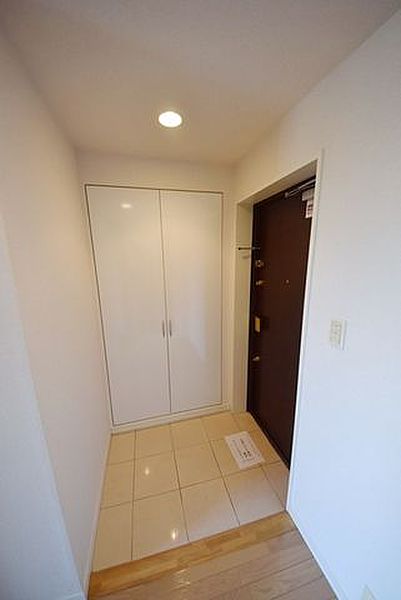 玄関　※別部屋の参考写真です。