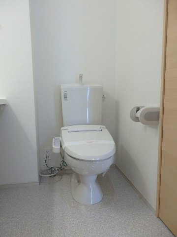 トイレ　清潔感のあるトイレです