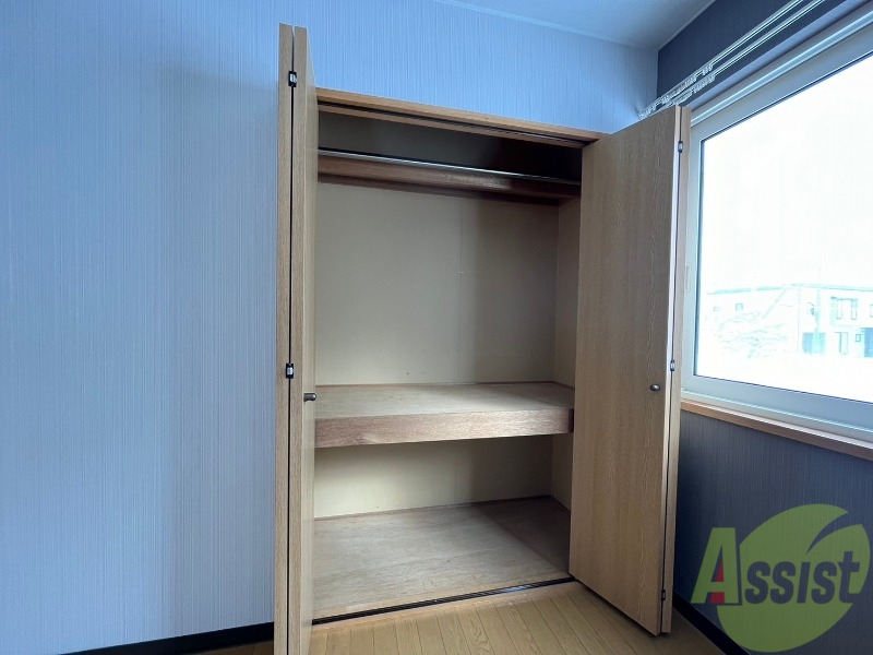 収納　寝室の収納です。部屋がすっきり片付きます。