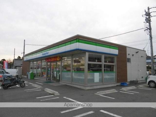 コンビニ　ファミリーマート（コンビニ）まで974m