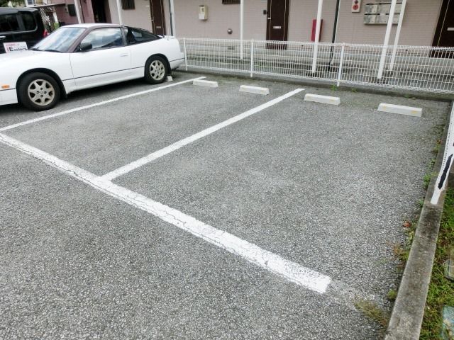 駐車場　敷地内駐車場あります