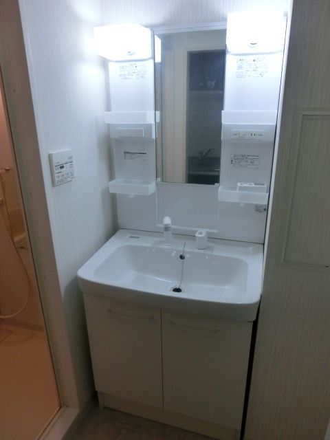 洗面設備　独立型洗面器つき脱衣所
