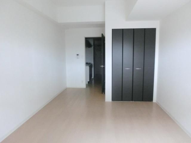 居室・リビング　８．５帖のフローリング部屋