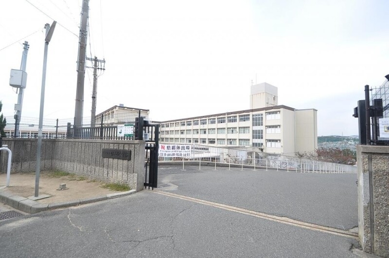 中学校　神戸市立桃山台中学校（中学校）まで1130m