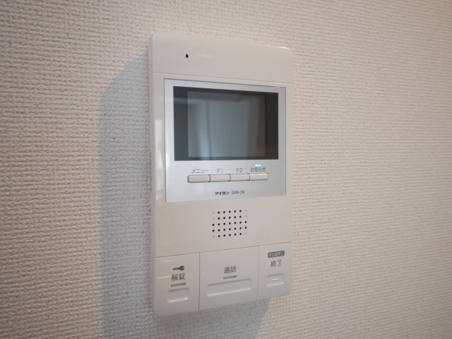 セキュリティ　来客者の顔が確認できるTVモニターフォンが設置されています☆