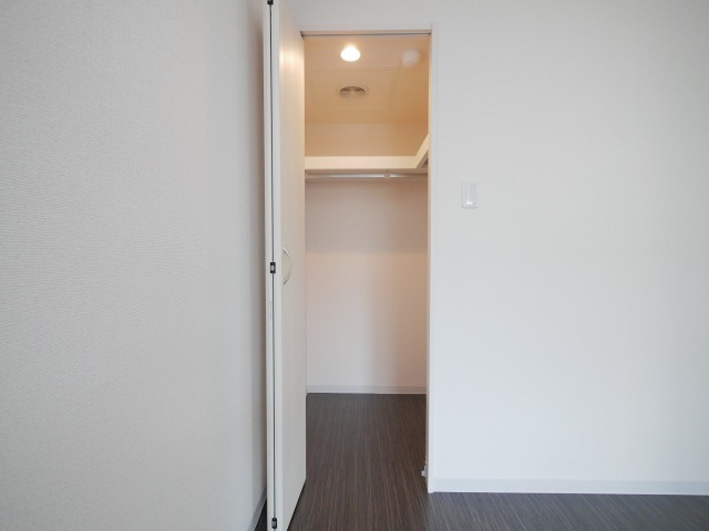 収納　奥行きがあるウォークインクローゼットです☆