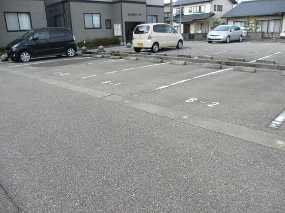 駐車場　融雪装置付駐車場