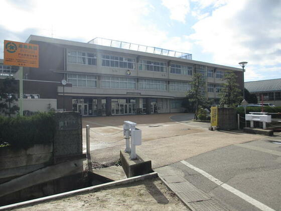 小学校　戸出西部小学校（小学校）まで1000m