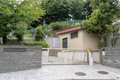 中学校　大森第四中学校（中学校）まで774m