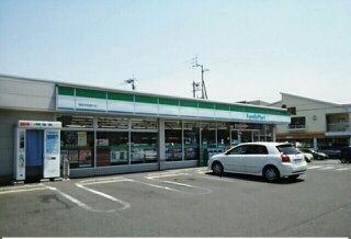 コンビニ　ファミリーマート高松中央通り店（コンビニ）まで900m