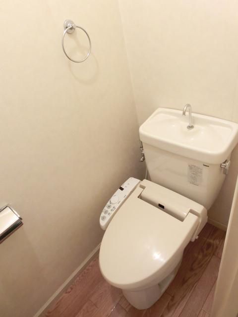 トイレ　ウォシュレット完備
